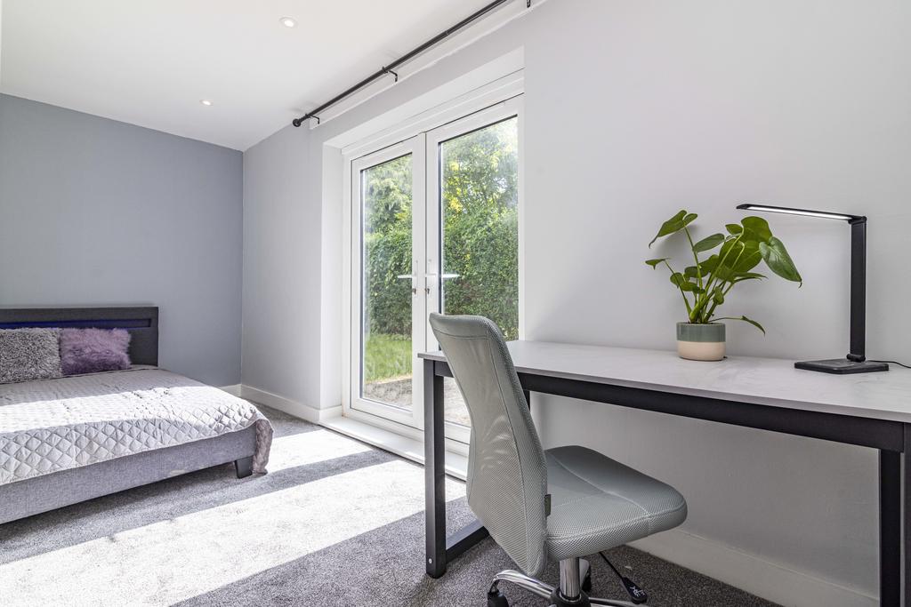 29 Broughton Drive-72