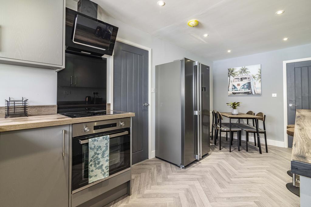 29 Broughton Drive-79