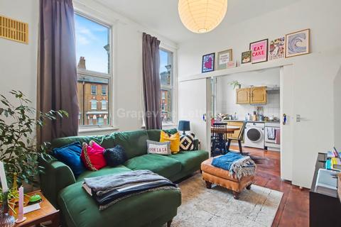 2 bedroom flat to rent, Dulwich Road, London.  SW2.