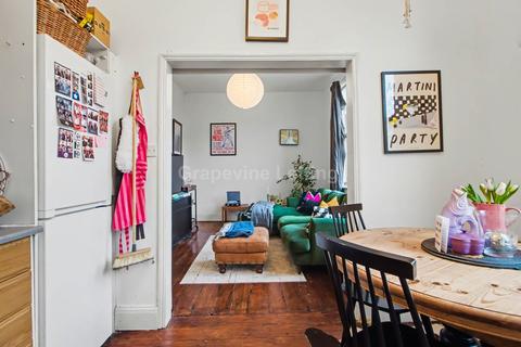 2 bedroom flat to rent, Dulwich Road, London.  SW2.