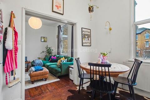 2 bedroom flat to rent, Dulwich Road, London.  SW2.