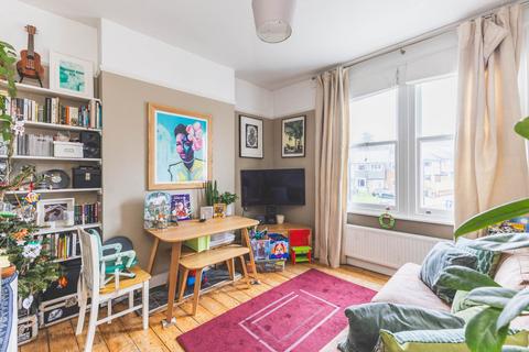 2 bedroom flat to rent, Norwood Road, Herne Hill SE24