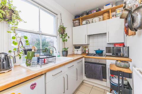 2 bedroom flat to rent, Norwood Road, Herne Hill SE24