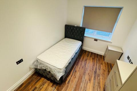 3 bedroom flat to rent, Alders Road, Edgware HA8