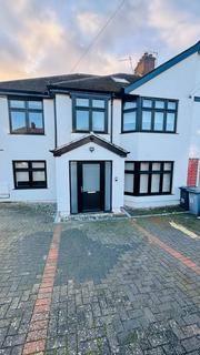 3 bedroom flat to rent, Alders Road, Edgware HA8