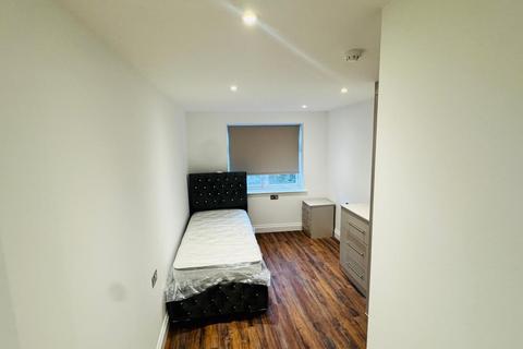 3 bedroom flat to rent, Alders Road, Edgware HA8
