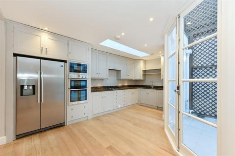 4 bedroom terraced house to rent, Peel Street, Kensington, W8