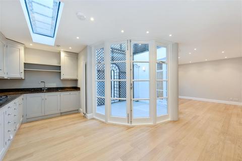 4 bedroom terraced house to rent, Peel Street, Kensington, W8