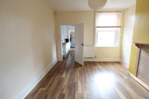 3 bedroom terraced house to rent, Paget Street, Loughborough LE11
