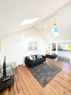 3 bedroom flat to rent, Camden Road, London NW1
