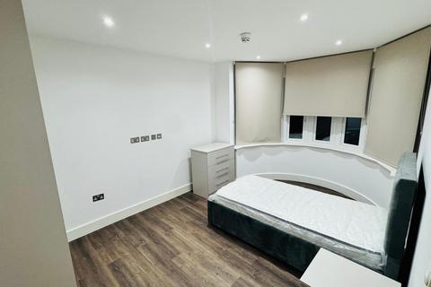 3 bedroom flat to rent, Victoria Road, Ruislip HA4