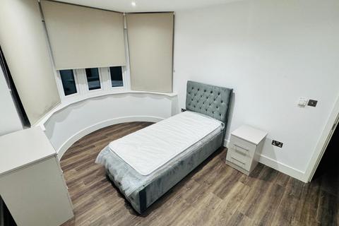 3 bedroom flat to rent, Victoria Road, Ruislip HA4