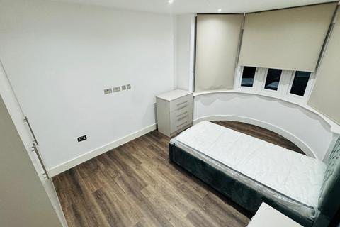 3 bedroom flat to rent, Victoria Road, Ruislip HA4