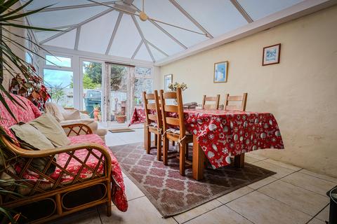 5 bedroom property for sale, Rue des Pointes Rocques, St Sampson's, Guernsey, GY2