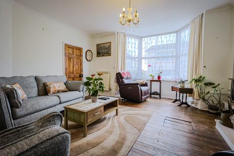 5 bedroom property for sale, Rue des Pointes Rocques, St Sampson's, Guernsey, GY2