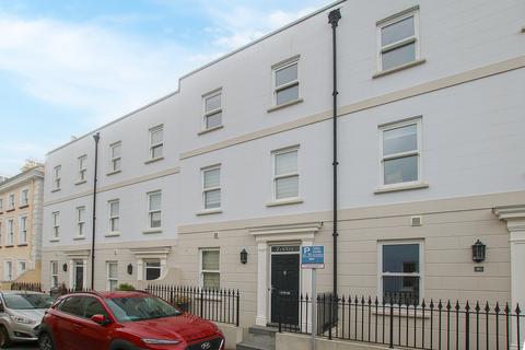 2 bedroom property to rent, New Paris Road, St Peter Port, Guernsey, GY1