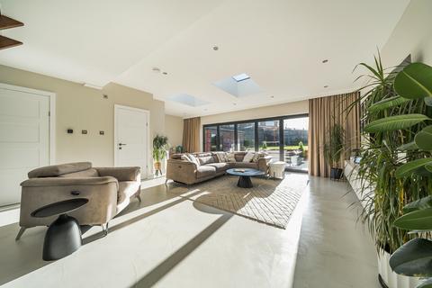 4 bedroom detached house for sale, The Spinney, Bishopstoke, Eastleigh, Hampshire, SO50