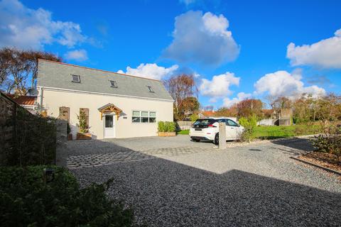 La Route Militaire, Vale, Guernsey, GY3