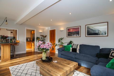 undefined, New Place, St Peter Port, Guernsey, GY1