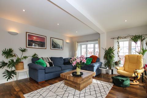 undefined, New Place, St Peter Port, Guernsey, GY1