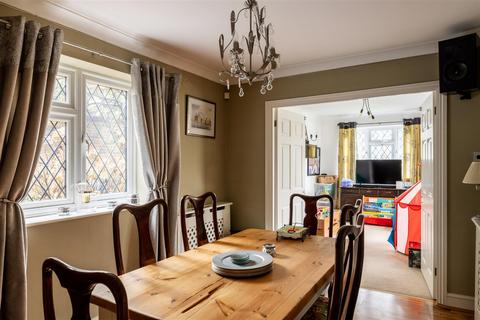 4 bedroom detached house for sale, Heathlands, Tadworth