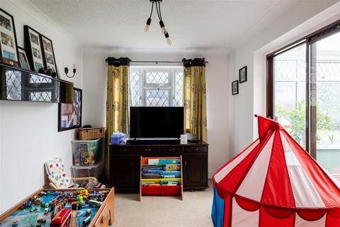 4 bedroom detached house for sale, Heathlands, Tadworth