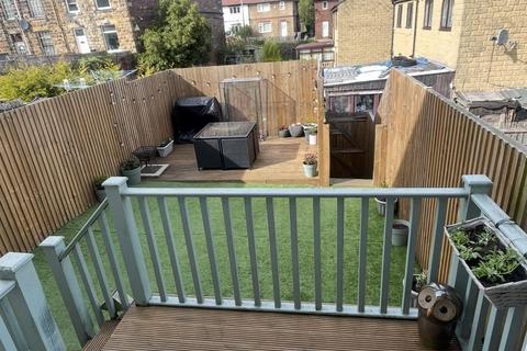 3 bedroom terraced house for sale, Greenfield View, Carlinghow, Batley