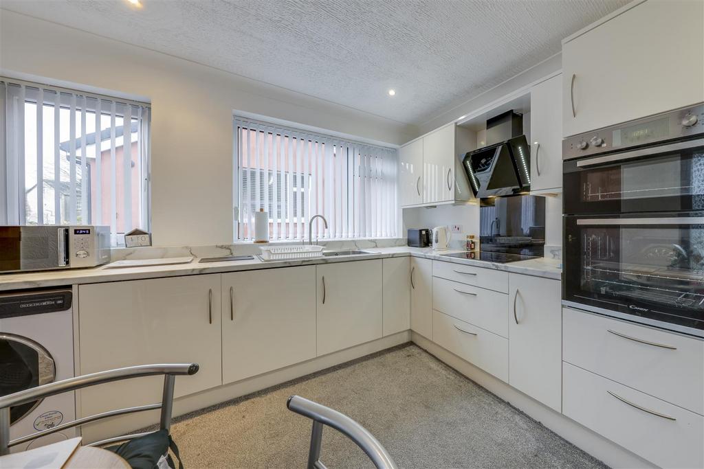 Kitchen / Breakfast Alt