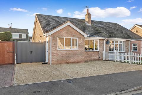 2 bedroom semi-detached bungalow for sale, 18 Ribston Close, Worcester. WR2 6EH