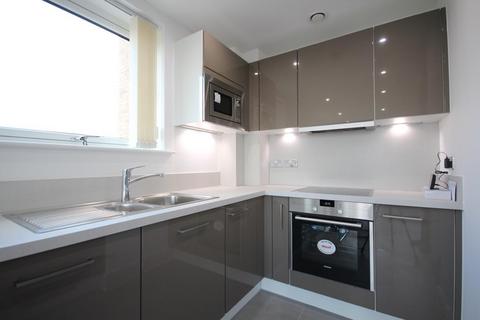 1 bedroom apartment for sale, Roebuck House, Emerald Square, Roehampton, SW15