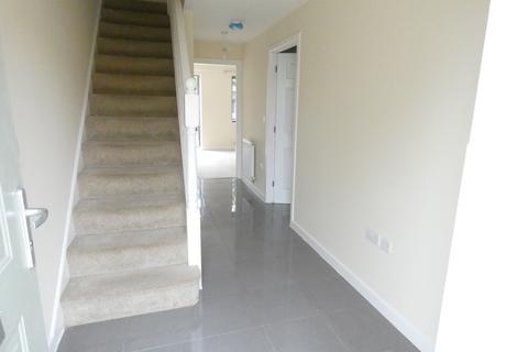 3 bedroom terraced house to rent, Courteenhall Drive, Corby NN17