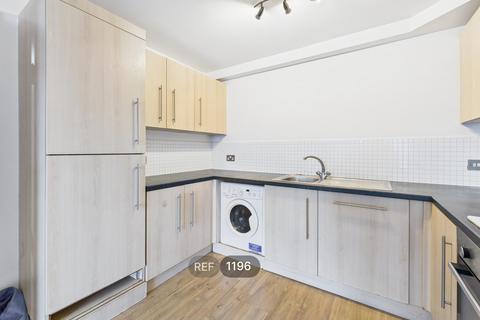 2 bedroom apartment to rent, Spring Street, HU2