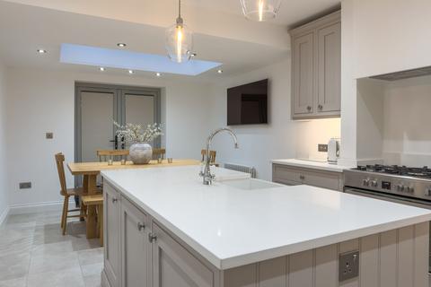 2 bedroom semi-detached bungalow for sale, Brighouse, Brighouse HD6