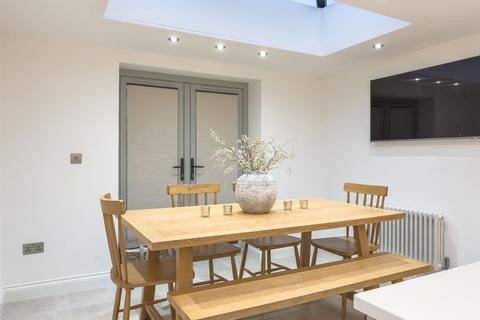 2 bedroom semi-detached bungalow for sale, Brighouse, Brighouse HD6
