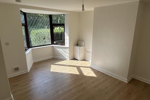 3 bedroom semi-detached house to rent, Long Lane, Bolton,