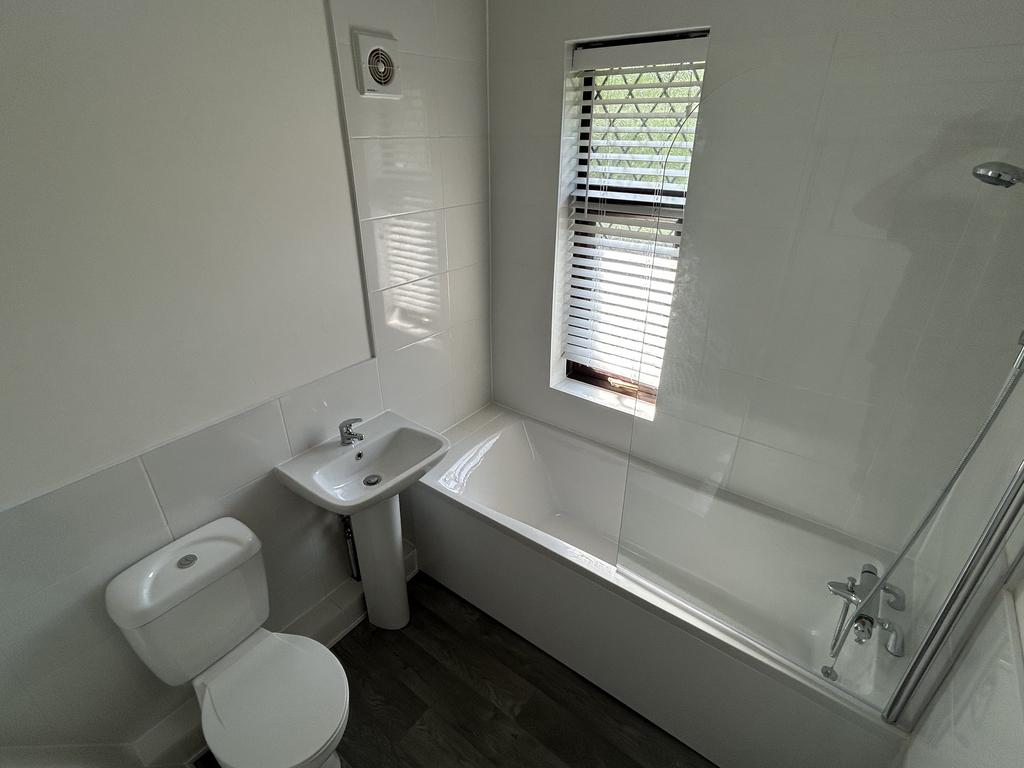 LL Main Bathroom