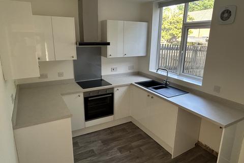 3 bedroom semi-detached house to rent, Long Lane, Bolton,