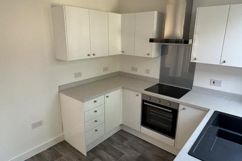 3 bedroom semi-detached house to rent, Long Lane, Bolton,