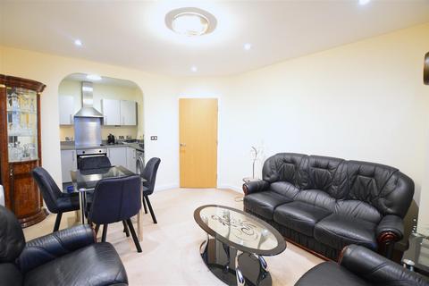 2 bedroom flat for sale, Aspects Court, Slough