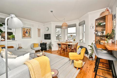 2 bedroom flat to rent, Upperton Road, Eastbourne