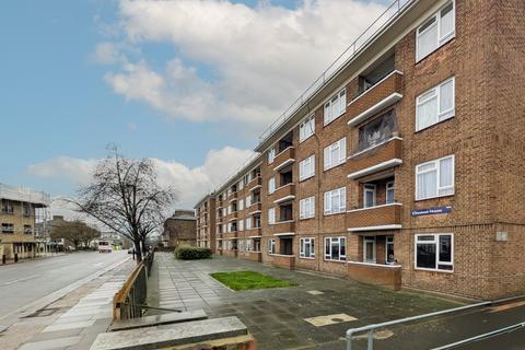 2 bedroom flat to rent, Chestnut House, Brockley Road, London, SE4