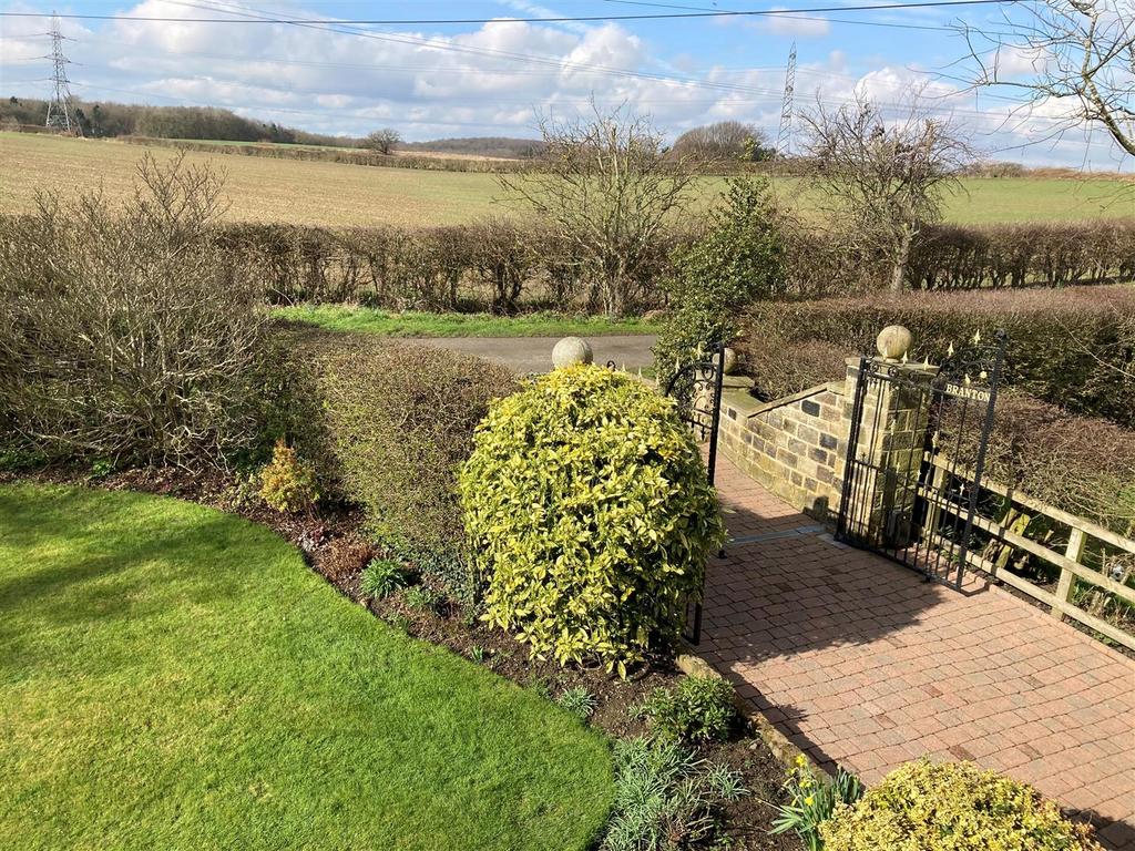 Front garden / drive