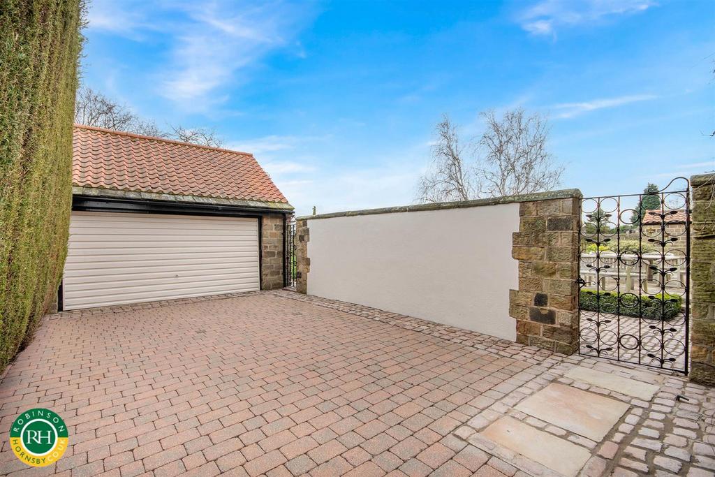 Double garage / parking