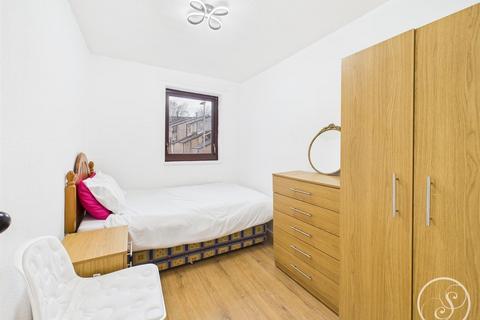 2 bedroom terraced house to rent, Holborn Approach, Leeds