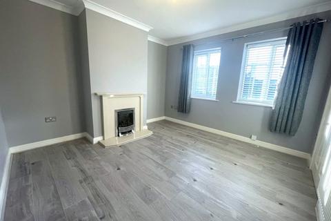 3 bedroom detached house to rent, 1 Sandringham Road, Hindley
