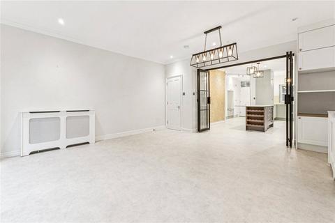 undefined, King George Square, Richmond, TW10