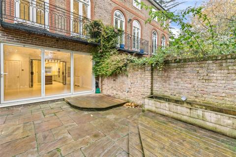 undefined, King George Square, Richmond, TW10