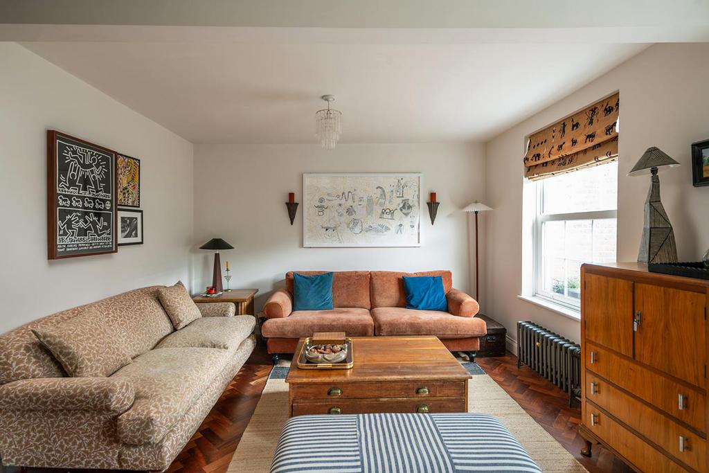 Living room 1.JPG