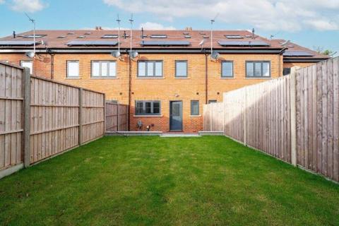 4 bedroom house to rent, Chapel Croft, Kings Langley WD4
