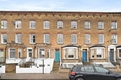 2 bedroom flat for sale, Byrne Road, London, SW12